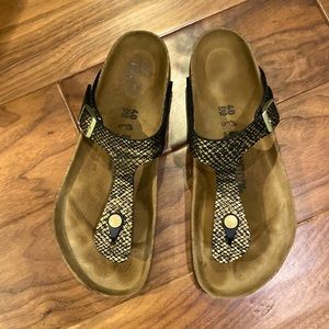 Birkenstock Gizeh python-effect sandals. Size 40